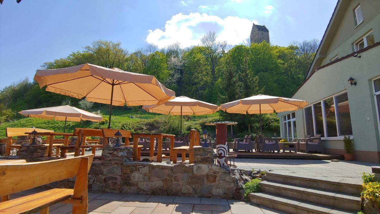 Pod Hradom Restaurant & Pension ตอปอลชานี ภายนอก รูปภาพ