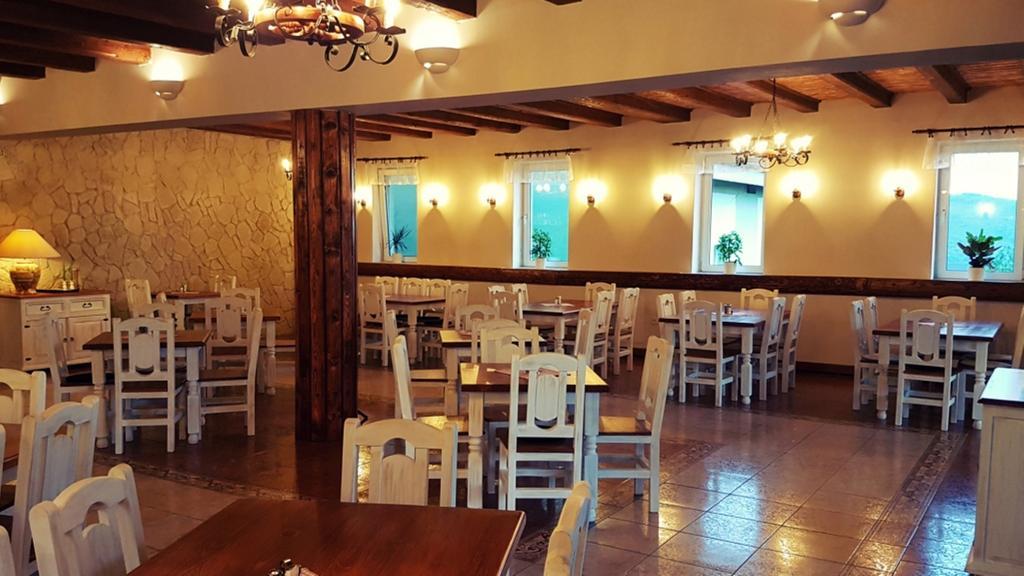 Pod Hradom Restaurant & Pension ตอปอลชานี ภายนอก รูปภาพ