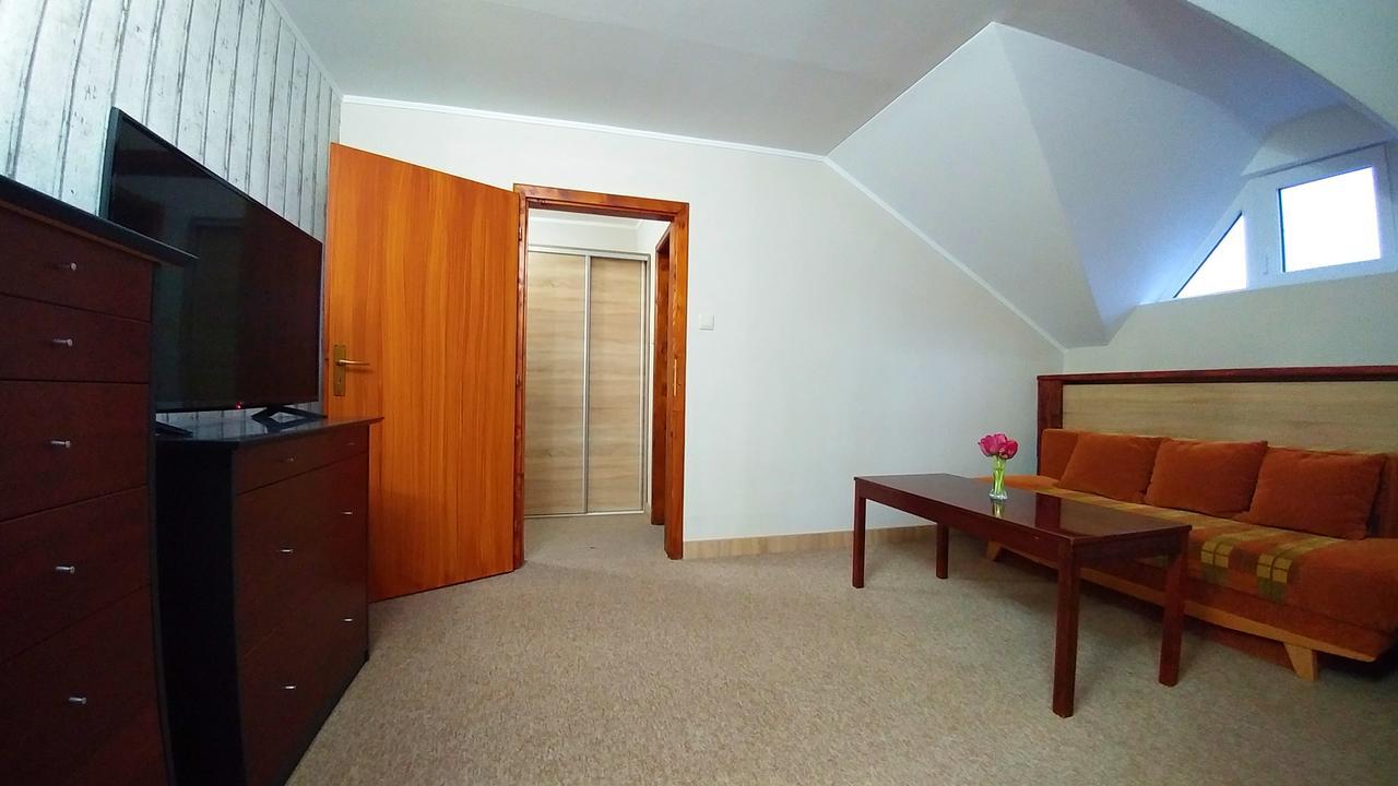 Pod Hradom Restaurant & Pension ตอปอลชานี ภายนอก รูปภาพ