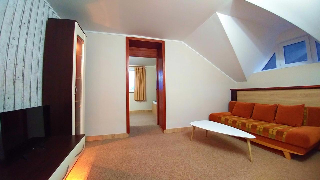 Pod Hradom Restaurant & Pension ตอปอลชานี ภายนอก รูปภาพ