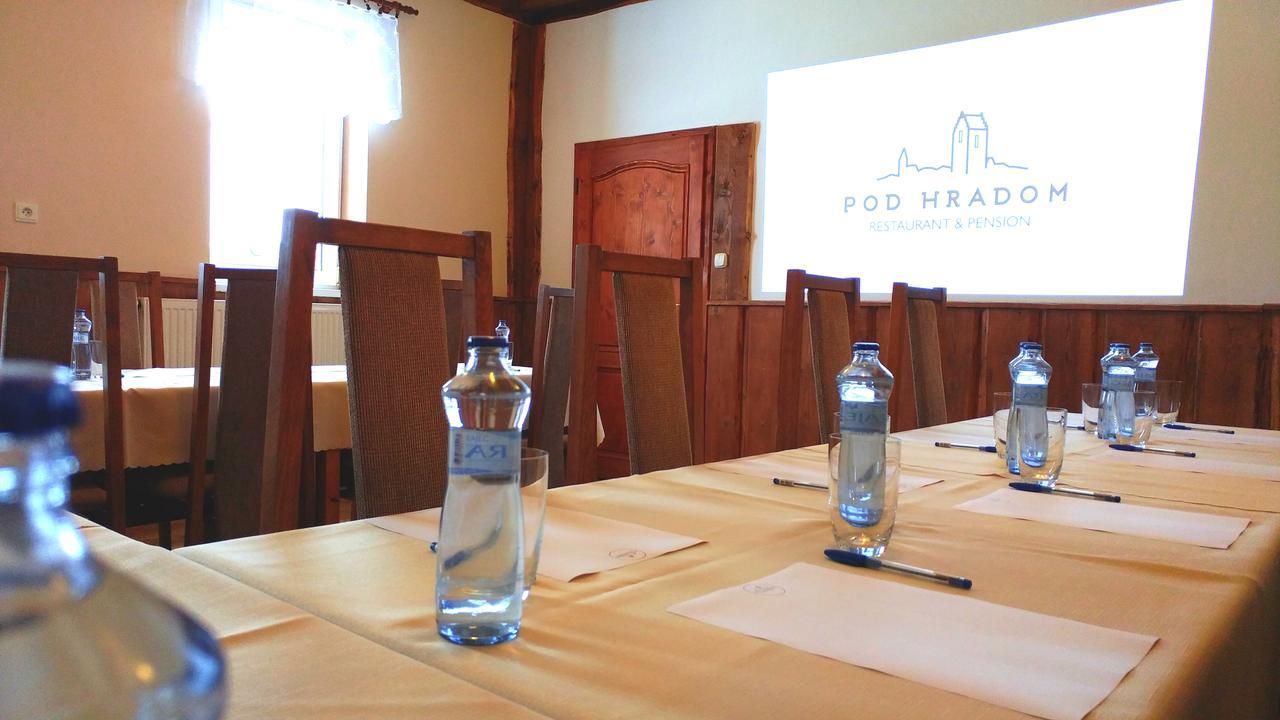 Pod Hradom Restaurant & Pension ตอปอลชานี ภายนอก รูปภาพ